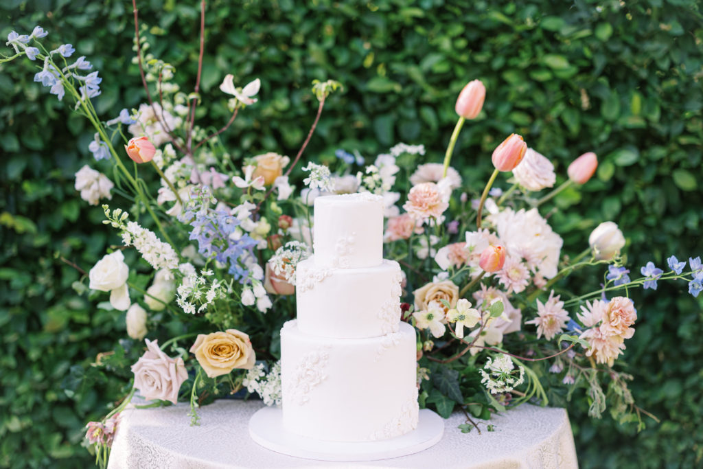 Wedding cake ideas for an outdoor wedding in California. Couple's cake ideas with florals. 