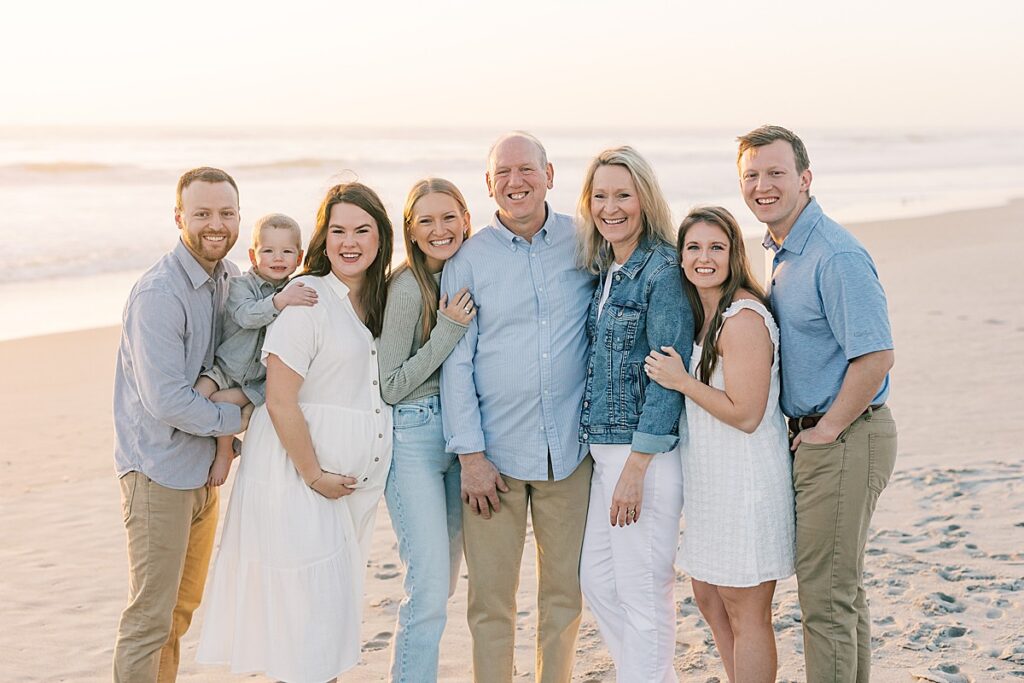 Extended family photos on beach