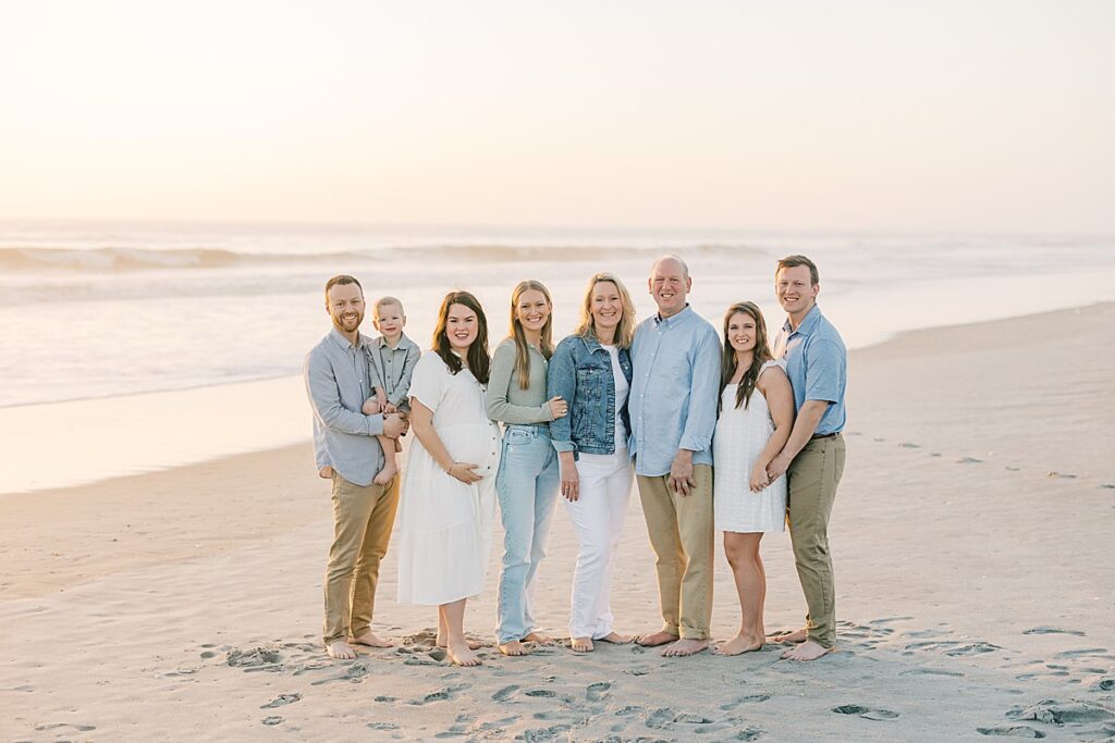 Extended family photos on beach
